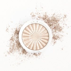 Ofra cosmetics highlighter in shade glazed donut